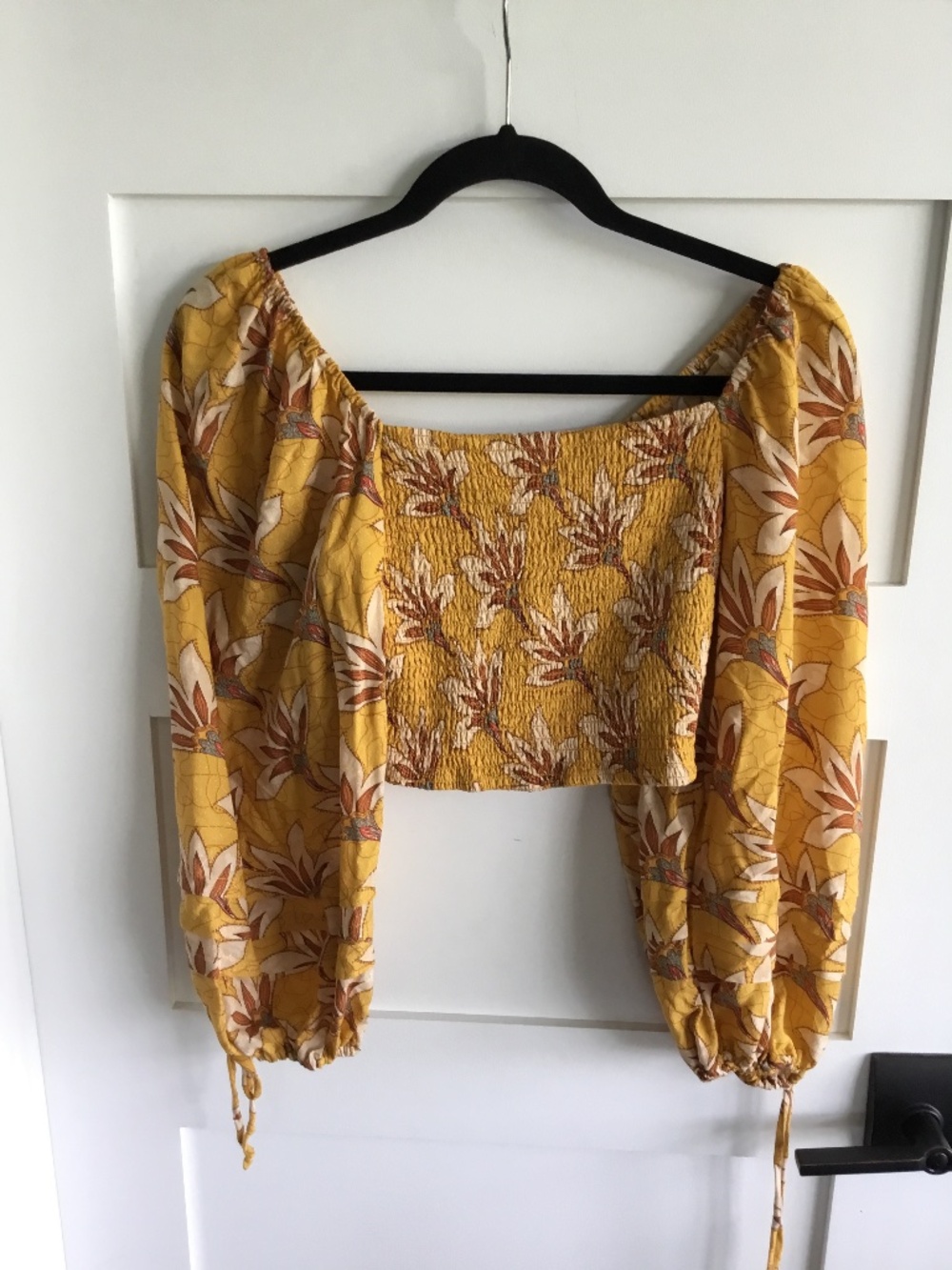 B.O.G COLLECTIVE WOMEN’ S FLORAL-PRINT CROP TOP BLOUSE